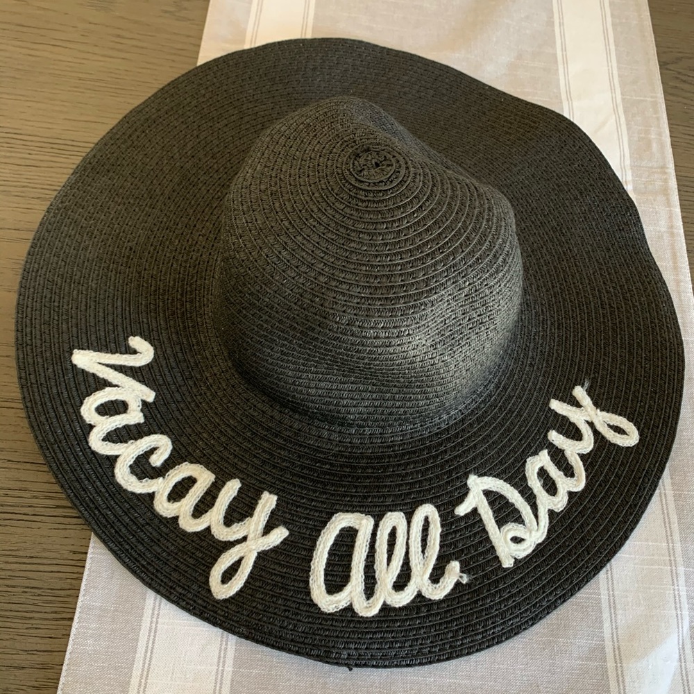 Beach/Sun hat - Picture 2 of 4